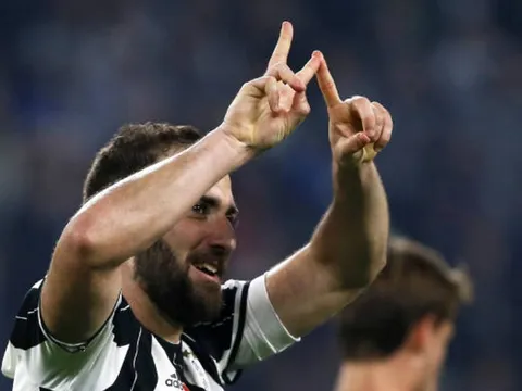 Higuain lập cú đúp, Juventus 'bắn tín hiệu' cho Barcelona