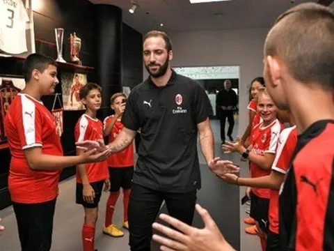 Higuain sẽ mở "cánh cửa" Champions League cho AC Milan?