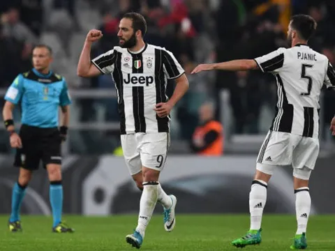 Higuain vào sân, Juventus thoát chết trước 10 người của Torino