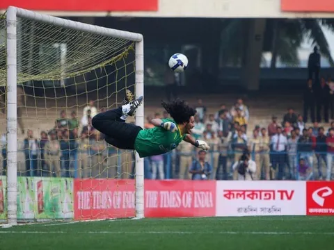 Higuita - Thủ môn quái dị nhất lịch sử làng túc cầu