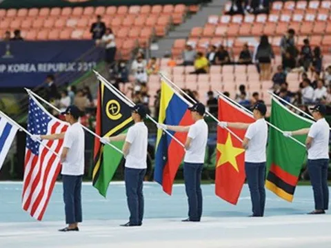 Điểm tin bóng đá Việt Nam sáng 21/5: Quốc kì Việt Nam tung bay tại đấu trường World Cup
