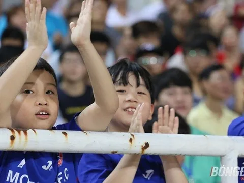 Khoảng trời riêng của những cậu bé Hàn Quốc trên sân Mỹ Đình