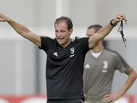 HLV Allegri đầy nghiêm khắc trong buổi tập đầu cùng Ronaldo