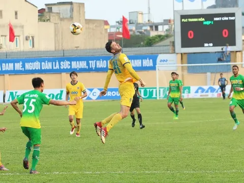 HLV Đinh Hồng Vinh chê hàng thủ FLC Thanh Hóa chậm chạp
