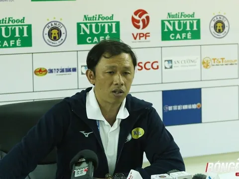 HLV Dương Minh Ninh: Tôi không bàn về trọng tài, CĐV phản ứng là bình thường