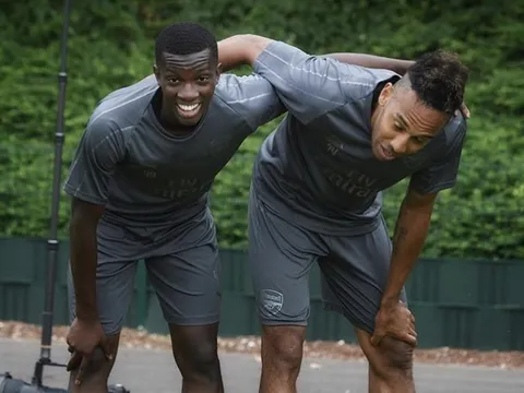 HLV Emery khiến Aubameyang 'thừa sống thiếu chết'