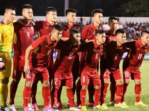 HLV Hoàng Anh Tuấn và học trò U20 được châu Âu để mắt