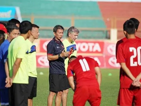 HLV Lê Thụy Hải đưa U20 Việt Nam xuống mặt đất