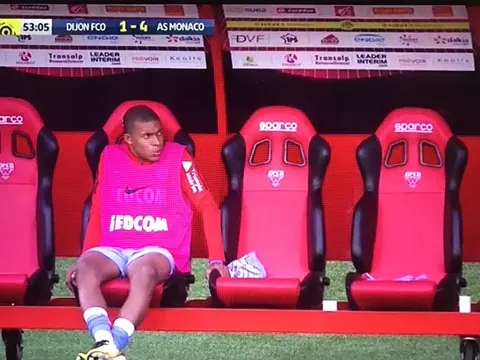 Monaco đang "chơi đòn bẩn" với Mbappe?