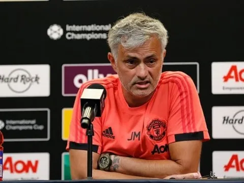 HLV Mourinho thừa nhận Man Utd đang gặp rắc rối trước mùa giải mới