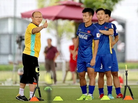 HLV Park Hang Seo khiến đối thủ rối loạn khi do thám Olympic Việt Nam