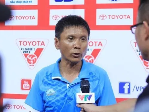 HLV Võ Đình Tân nói gì về trọng tài sau chiếc thẻ đỏ của Chaher?