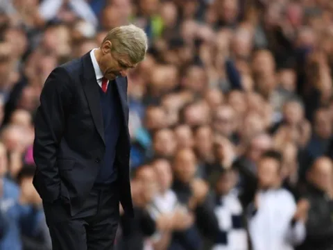 HLV Wenger bỏ họp báo, khẳng định Arsenal cần vô địch, không cần hơn Tottenham
