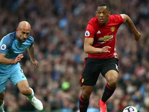 Hòa M.U, Pep Guardiola nổi đóa với hàng thủ 'toàn ông già'