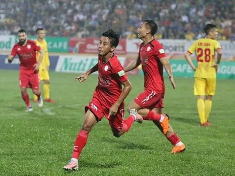 Học trò phản lưới, HLV Nguyễn Văn Sỹ bất lực nhìn Nam Định chìm sâu