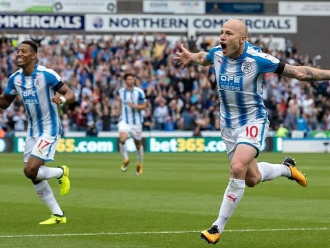 Huddersfield làm nên lịch sử Ngoại hạng Anh