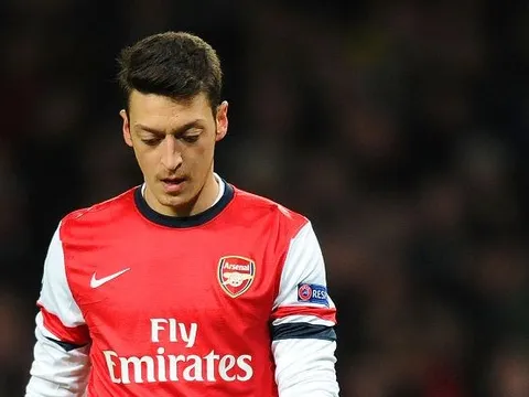 Hứng chịu chỉ trích, Ozil 'than khóc' với fan