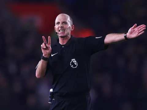 Hung thần Arsenal bắt trận mở màn gặp Leicester