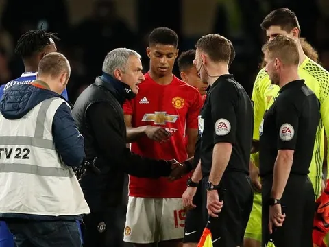 'Hung thần' cầm còi, Man Utd phơi áo trước Chelsea ở chung kết FA Cup?