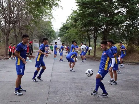 Không có sân tập, U23 Việt Nam tính phương án tập trên sân công nhân