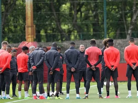 Hủy họp báo, Mourinho gửi thông điệp đến NHM qua trang web của Man United