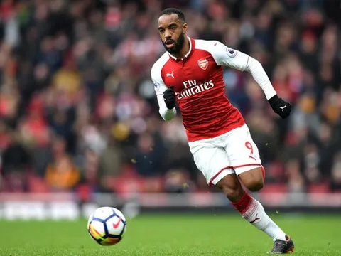 Huyền thoại Arsenal ca ngợi Lacazette lên tận mây xanh