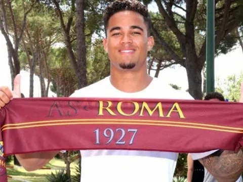 Huyền thoại Kluivert tiết lộ lý do con trai từ chối Man Utd