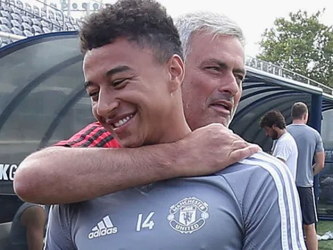 Huyền thoại Man Utd buộc tội Jose Mourinho