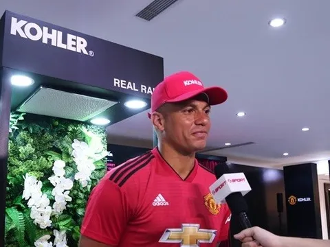 Huyền thoại Manchester United đến thăm Việt Nam và đối tác