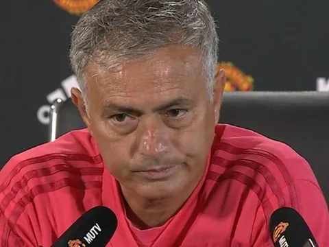 Huyền thoại M.U "thấu cảm" Mourinho về vấn đề chuyển nhượng