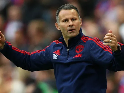 Huyền thoại Ryan Giggs cầu cứu bác sĩ tâm thần