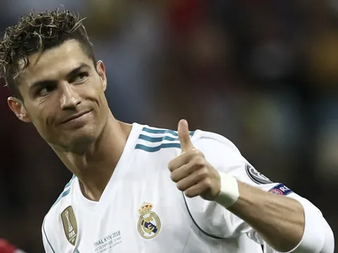 Huyền thoại Sacchi cảnh báo 'thảm họa' sẽ theo Ronaldo tới Ý