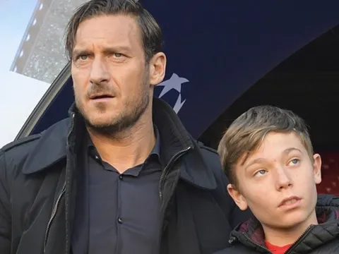 Huyền thoại Totti dẫn theo con trai đến Nou Camp tiếp sức Roma