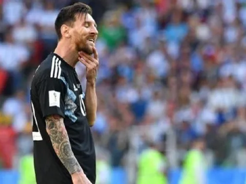 Messi bị ám ảnh bởi Ronaldo