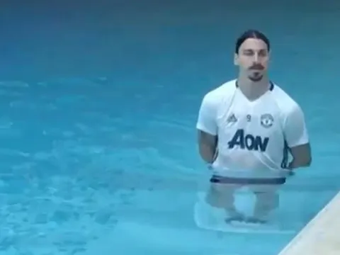 Ibrahimovic mang tin bất ngờ cho MU