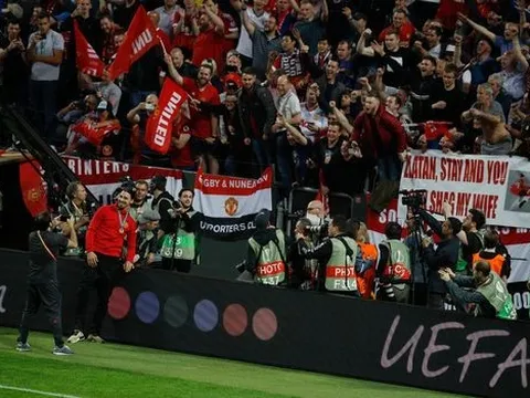 Ibrahimovic nhận được đề nghị khó xử sau khi vô địch Europa League