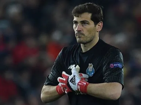 Iker Casillas cán mốc 1000 trận trong ngày buồn
