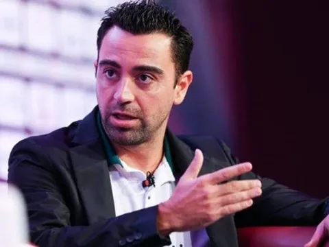 Xavi: "Hazard đẳng cấp, De Bruyne rất thông minh nhưng..."