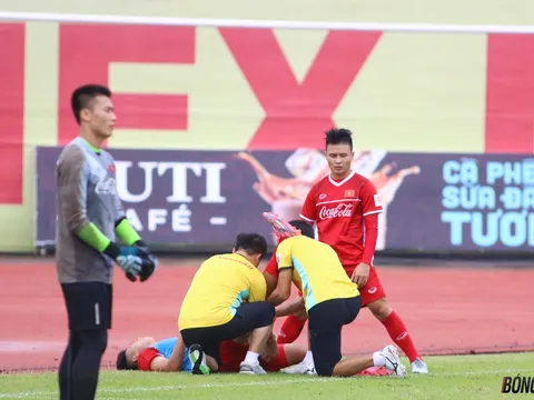 U23 Việt Nam chuẩn bị ASIAD 2018: Quang Hải tập ngoài, Thành Chung chấn thương
