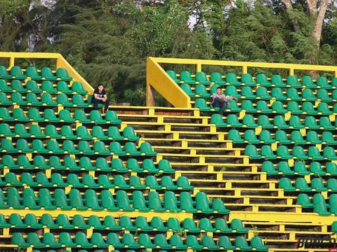 Ảnh hưởng World Cup, khán đài V-League tiêu điều hoang vắng