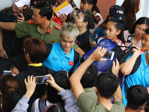 Văn Toàn thay kiểu tóc, mong đổi vận ở ASIAD 2018