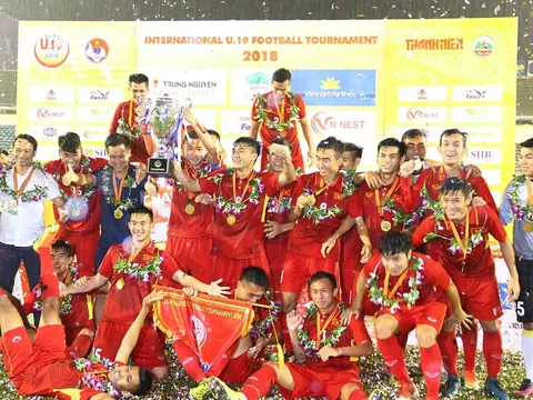 U19 Việt Nam "cô đơn" trên đỉnh vinh quang