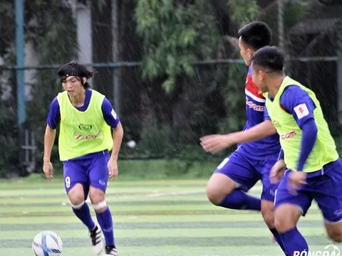 Thời tiết "em chưa 18" ở Sài thành làm khó ĐT Việt Nam