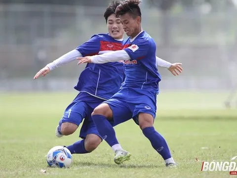Văn Thanh "khóa kèo" Xuân Trường trong buổi tập đầu tiên