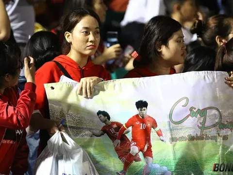 HAGL thua tan nát, fan vẫn mê tít Công Phượng