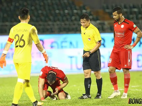 "Đứng tim" ngoại binh V-League suýt đột quỵ trên sân