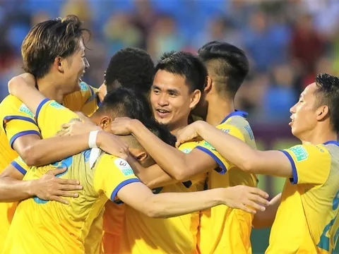 Tiến Dũng U23 bắt chính, FLC Thanh Hóa bắn hạ Long An 2-0