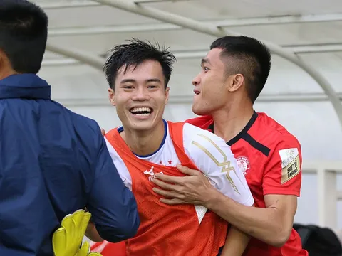 Gặp thầy cũ Toshiya Miura, Công Phượng - Văn Toàn cười thả ga