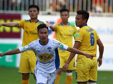 HLV HAGL nói gì về tân binh U23 Việt Nam sau trận thua SLNA?
