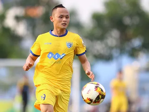 Bị "đẩy ra đường", "Messi xứ Thanh" cập bến Sài Gòn FC
